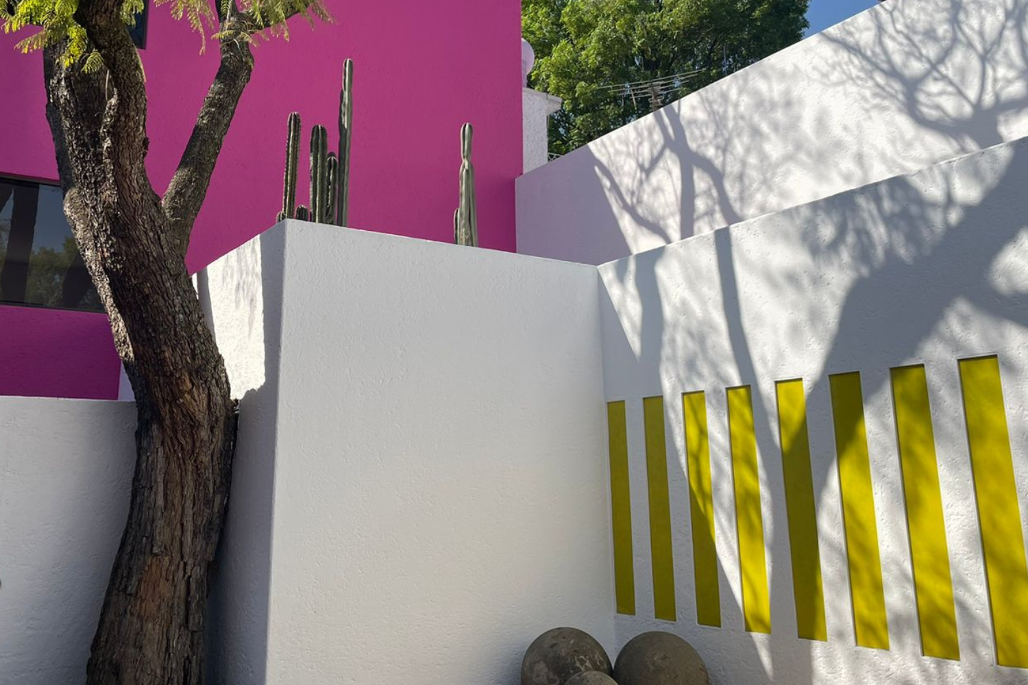 luis barragán's legacy: transforming modern homes into sanctuaries